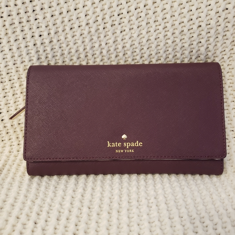Travel trifold wallet